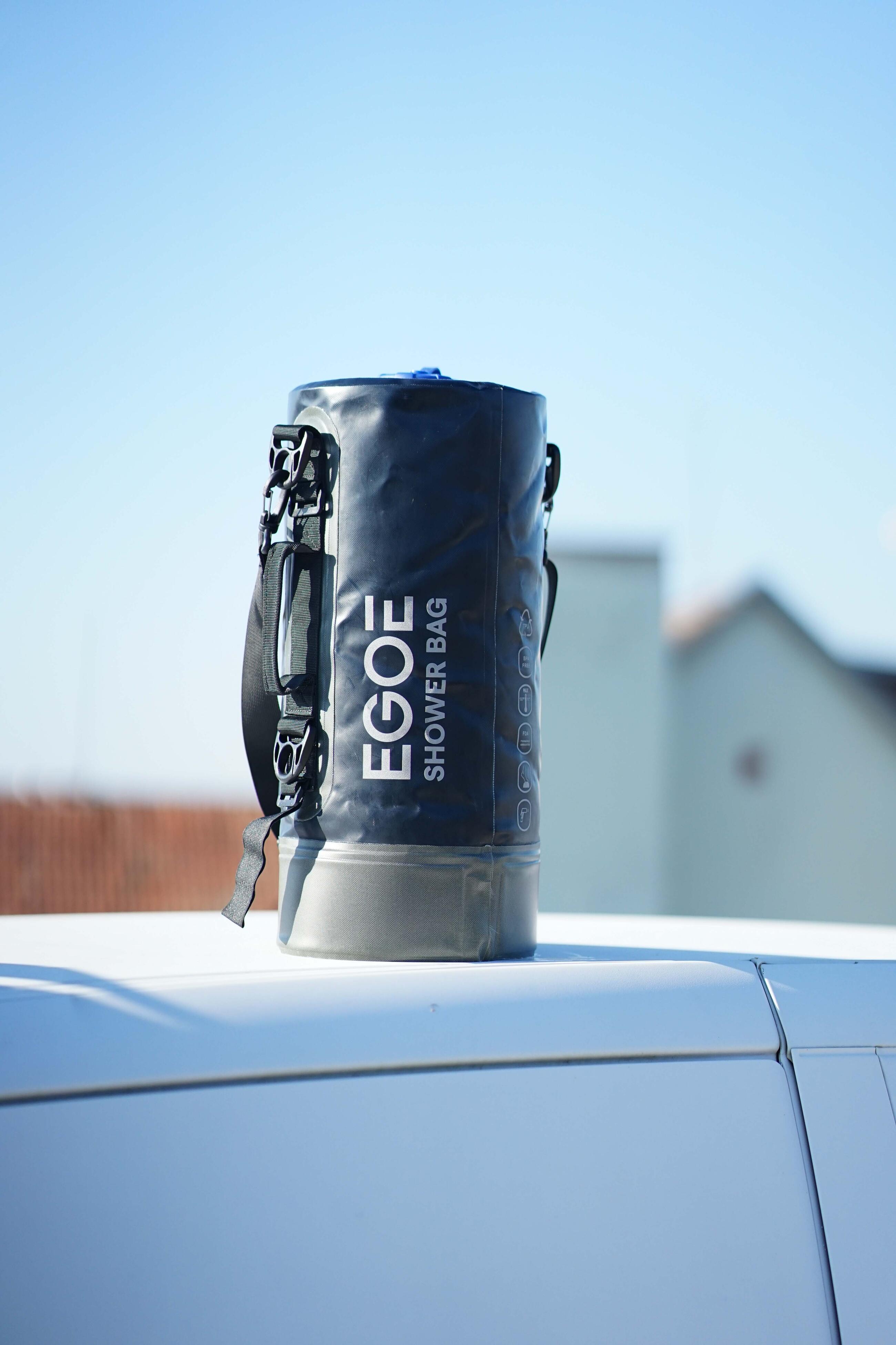 Water bag with pressure showerhead