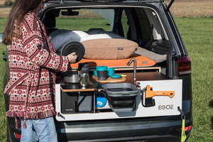 Removable gas cooker, sink and 18 l of water with 12V electric pump